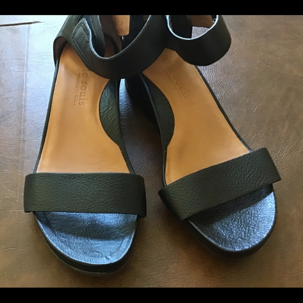 Gentle Souls Kenneth Cole Georgette Wedge 8M